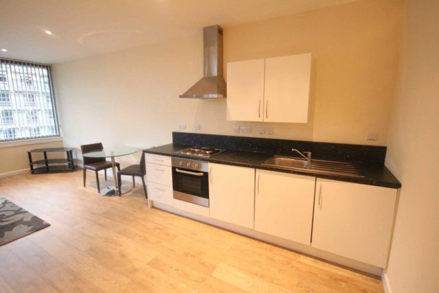 Image of Studio flat to rent in London Road Bracknell RG12 at London Road  Bracknell, RG12 2XH